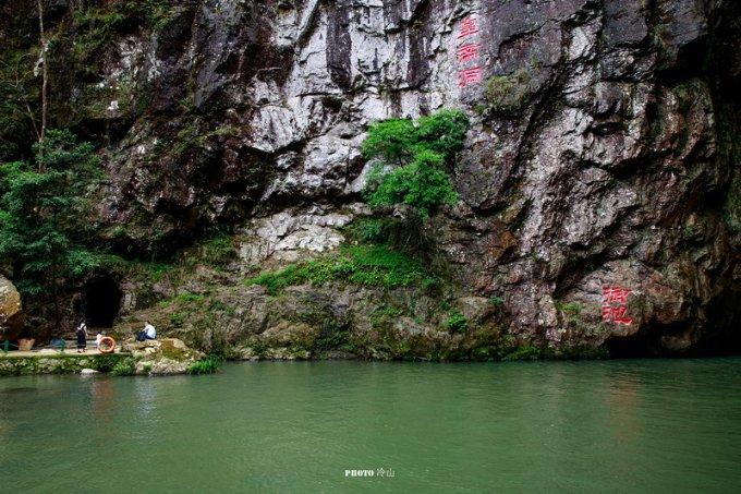 贵州消防派出208名指战员、41辆消防车、6只搜救犬增援云南