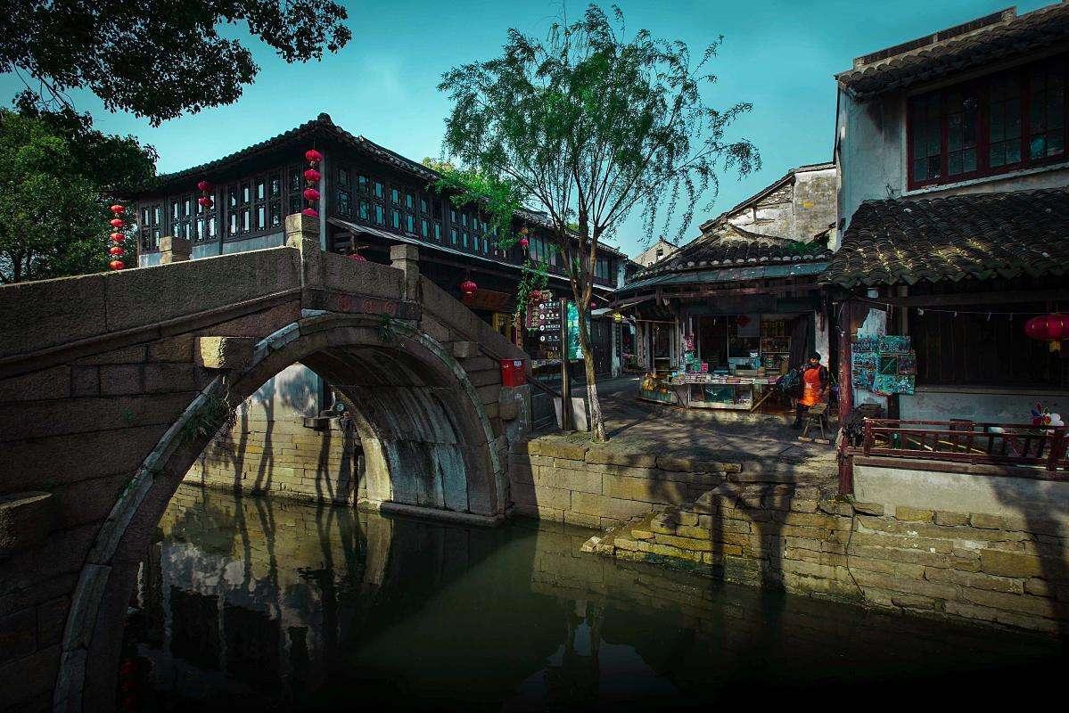 逃离沙漠小镇