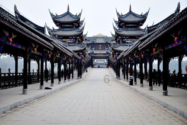 重庆:乘务人员集中礼仪培训备战春运