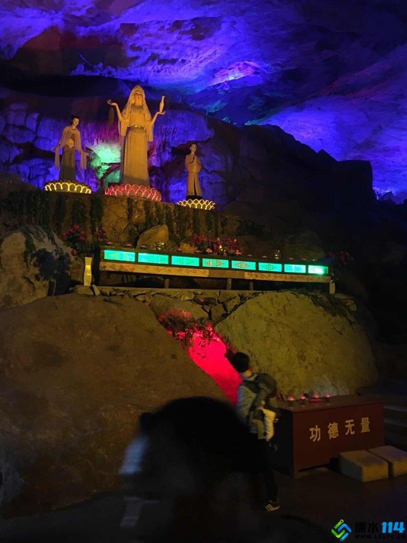 华夏春联市场热闹非凡,喜庆红火年味浓!